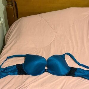 Cacique Vibrant Blue Bra with Lace Accents size 42DD like new!